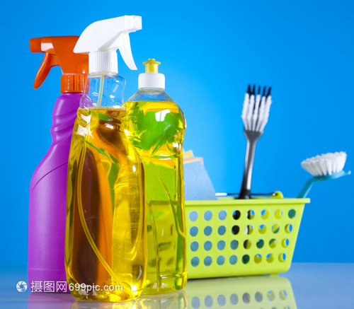 各种清洁用品家庭工作丰富多彩的主题
